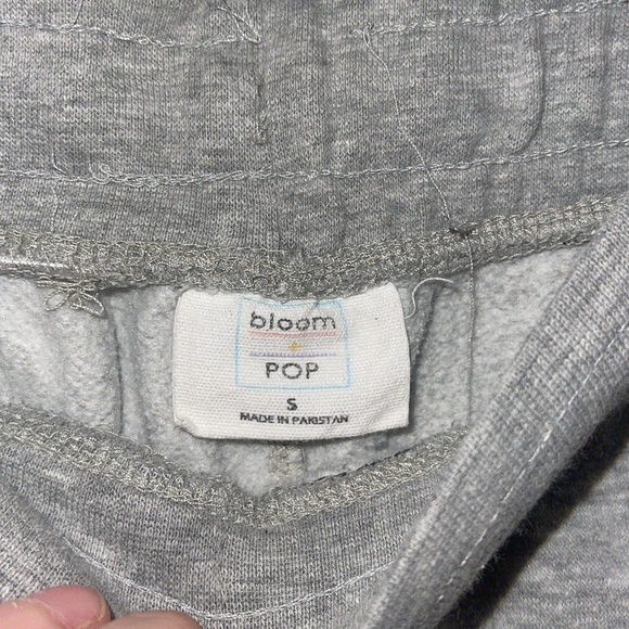 Gray with black stars - Small - Picture 8 of 9